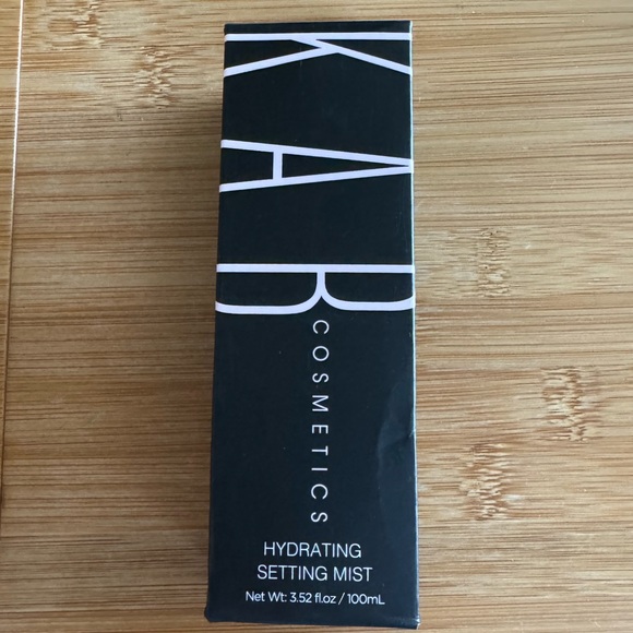 KAB Cosmetics Hydrating Setting Mist - Picture 2 of 3